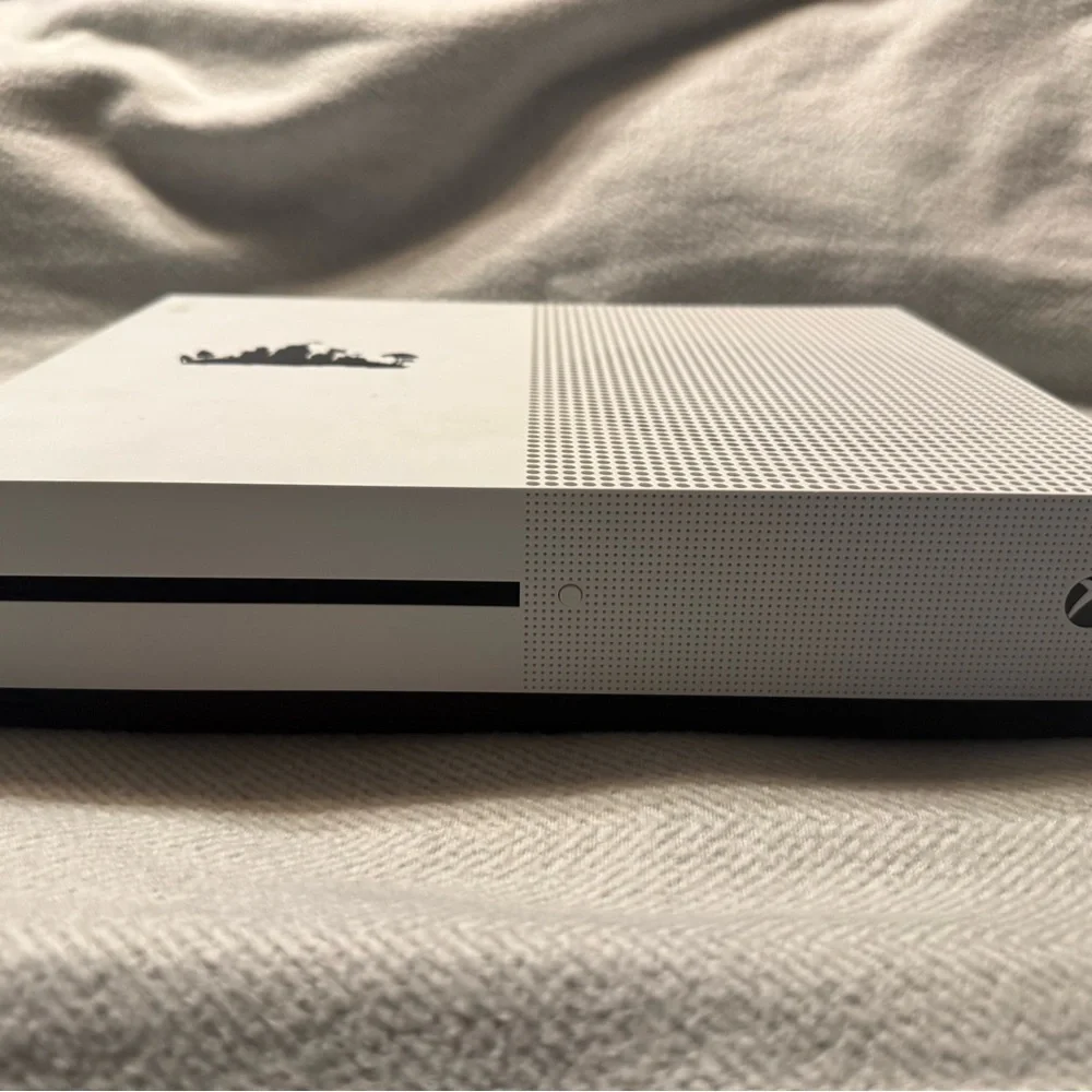 Xbox one s White Console with Controller and Game Set